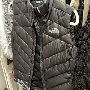North face sleeveless puffer vest